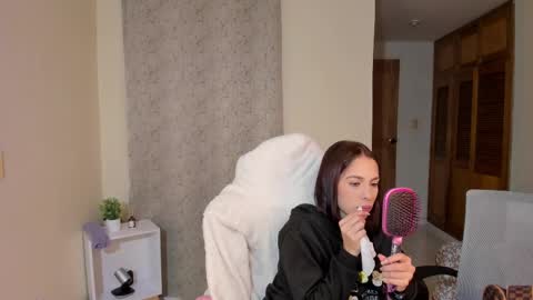  kendal  online show from February 11, 7:48 pm