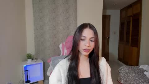  kendal  online show from February 14, 1:40 pm