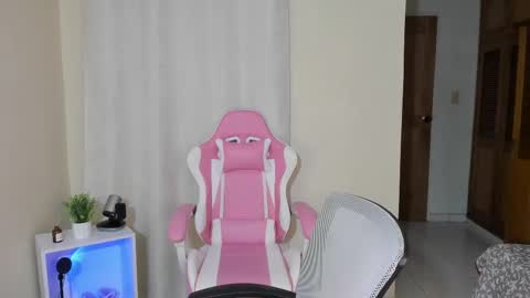  kendal  online show from February 17, 8:47 pm