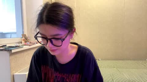 Snapshot of shontagrabowski chatting on May 21, 12:12 pm Marie online show from May 21, 12:12 pm