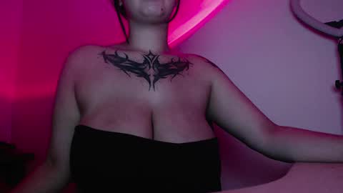 Shopie Hank  online show from December 2, 3:15 am