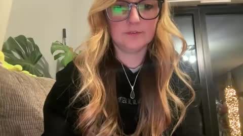 short sweetpea online show from March 9, 7:48 pm