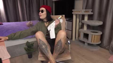 Snapshot of show_must_goon chatting on October 31, 6:42 pm Anna online show from October 31, 6:42 pm