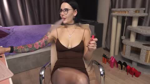 Snapshot of show_must_goon chatting on November 26, 4:52 pm Anna online show from November 26, 4:52 pm