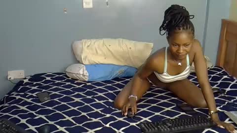 Snapshot of shummie1 chatting on October 21, 12:33 am shummie online show from October 21, 12:33 am