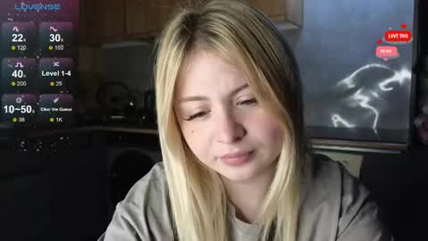Molly online show from May 17, 9:33 pm