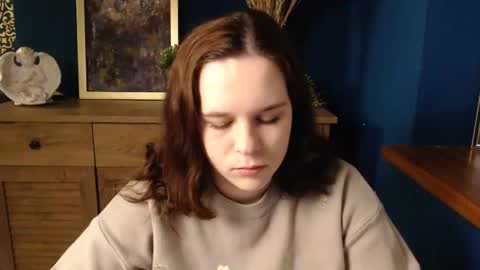 Snapshot of shy_lil chatting on December 18, 2:34 pm shy_lil online show from December 18, 2:34 pm