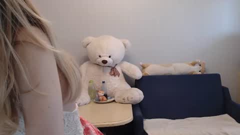 Snapshot of shy_moony chatting on June 12, 1:21 pm just Alex online show from June 12, 1:21 pm