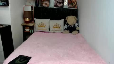 Snapshot of shy_pinay chatting on September 30, 9:42 pm shy_pinay online show from September 30, 9:42 pm