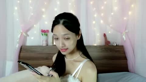 Snapshot of shy_pink_doll chatting on July 21, 3:47 pm shy_pink_doll online show from July 21, 3:47 pm