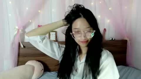 Snapshot of shy_pink_doll chatting on July 24, 3:43 pm shy_pink_doll online show from July 24, 3:43 pm