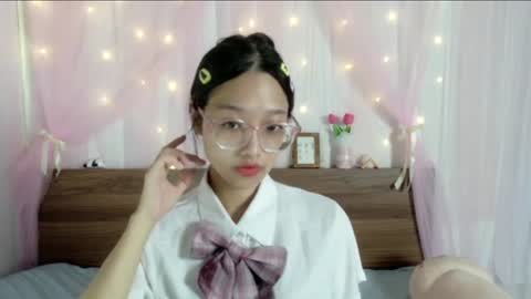 Snapshot of shy_pink_doll chatting on July 29, 3:54 pm shy_pink_doll online show from July 29, 3:54 pm