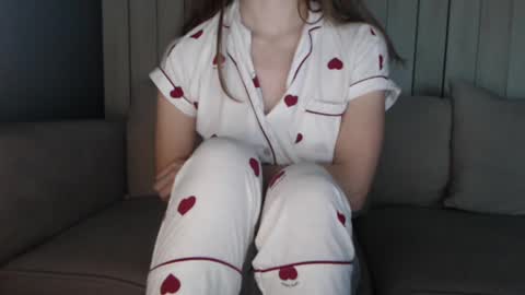 shy_schoolgirl_ online show from February 6, 8:23 pm
