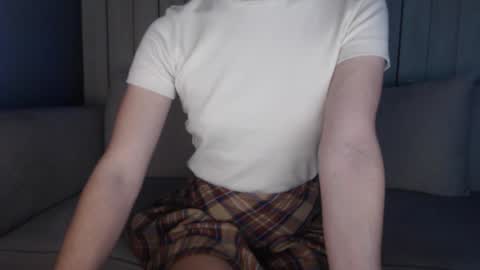 shy_schoolgirl_ online show from February 7, 11:55 pm