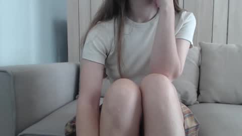 shy_schoolgirl_ online show from February 8, 9:03 am