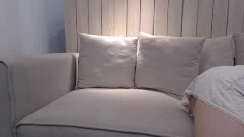 shy_schoolgirl_ online show from February 9, 6:05 pm