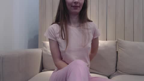 shy_schoolgirl_ online show from March 3, 4:24 pm