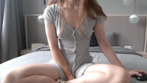 shy_schoolgirl_ online show from September 12, 9:09 am