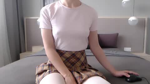 shy_schoolgirl_ online show from October 6, 1:41 pm