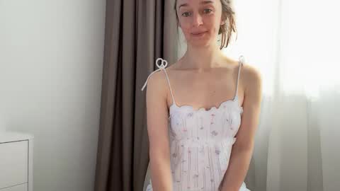 shy_schoolgirl_ online show from February 14, 7:38 am