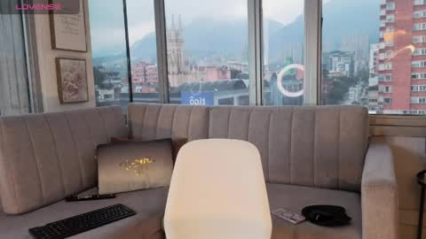 Snapshot of shy_vibes chatting on April 15, 7:43 pm shy_vibes online show from April 15, 7:43 pm