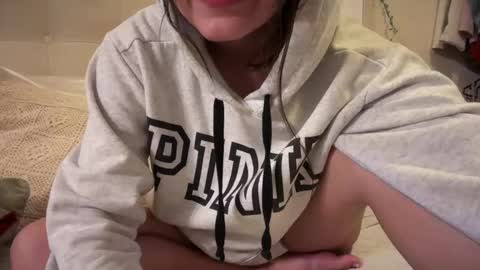 Snapshot of shyangie24 chatting on February 26, 3:53 am Angeline 3 independent come here when am horny... online show from February 26, 3:53 am