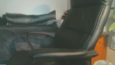 shyboyhugecum2020 online show from February 19, 4:08 am