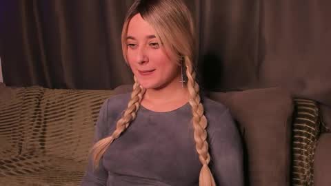 Snapshot of shybunny01 chatting on October 9, 9:35 pm Mary online show from October 9, 9:35 pm