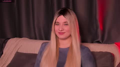 Snapshot of shybunny01 chatting on October 17, 11:51 pm Mary online show from October 17, 11:51 pm