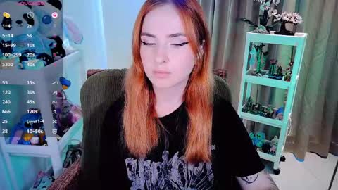 Snapshot of shyfoxxxy chatting on April 30, 6:42 am Effie online show from April 30, 6:42 am