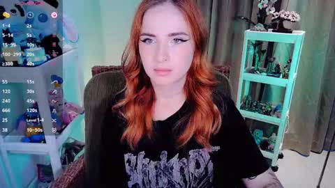 Snapshot of shyfoxxxy chatting on May 12, 5:59 am Effie online show from May 12, 5:59 am