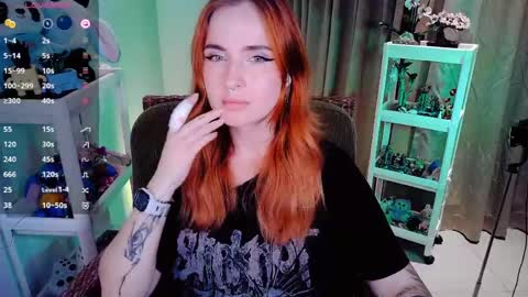 Snapshot of shyfoxxxy chatting on May 19, 5:52 pm Effie online show from May 19, 5:52 pm