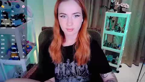 Snapshot of shyfoxxxy chatting on May 20, 7:47 am Effie online show from May 20, 7:47 am