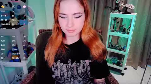 Snapshot of shyfoxxxy chatting on May 21, 5:58 am Effie online show from May 21, 5:58 am