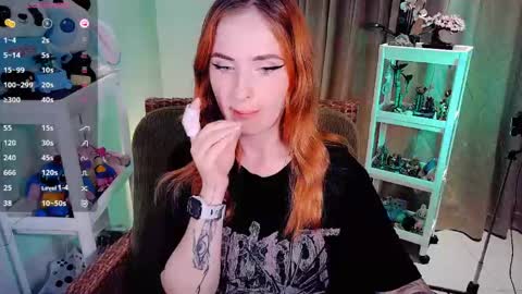 Snapshot of shyfoxxxy chatting on May 23, 10:08 am Effie online show from May 23, 10:08 am