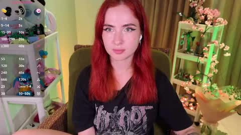 Snapshot of shyfoxxxy chatting on June 8, 11:21 am Effie online show from June 8, 11:21 am