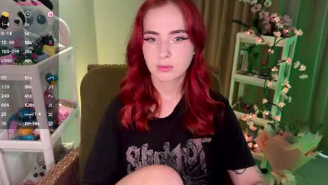 Snapshot of shyfoxxxy chatting on June 14, 8:16 am Effie online show from June 14, 8:16 am