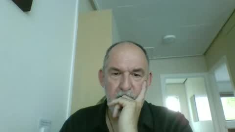 Snapshot of shyguytm chatting on November 3, 6:03 am shyguytm online show from November 3, 6:03 am