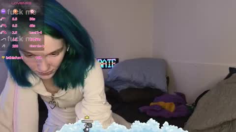 Snapshot of shyohiogirl chatting on March 16, 4:33 pm Hippie online show from March 16, 4:33 pm