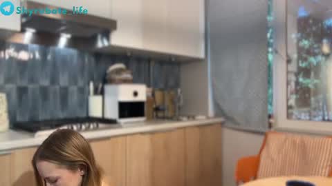 Snapshot of shyrubate chatting on June 28, 6:19 am Aurora online show from June 28, 6:19 am