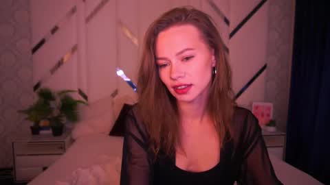 shyysiren online show from November 13, 8:02 am