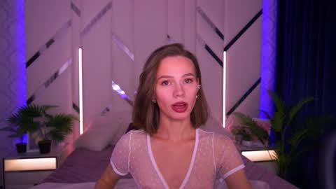 shyysiren online show from December 4, 8:45 am