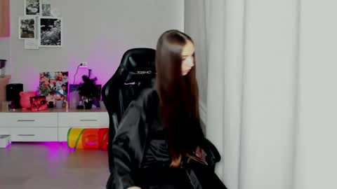 SIA online show from April 1, 2:34 am