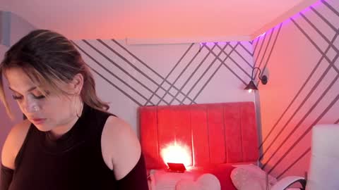 Snapshot of siamilf chatting on December 12, 7:08 am Mia online show from December 12, 7:08 am