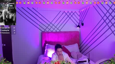 Snapshot of siamilf chatting on December 15, 4:04 pm Mia online show from December 15, 4:04 pm