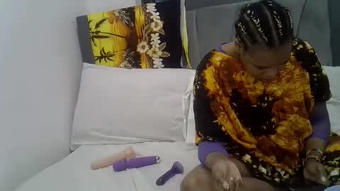 Snapshot of sianrazia_ chatting on May 19, 8:53 am Sianrazia online show from May 19, 8:53 am