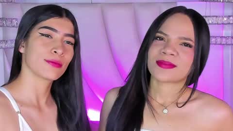 Snapshot of siara_lewis_ chatting on April 25, 11:35 pm Siara and Zoe tattoo online show from April 25, 11:35 pm