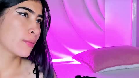 Snapshot of siara_lewis_ chatting on May 16, 1:02 am Siara and Zoe tattoo online show from May 16, 1:02 am