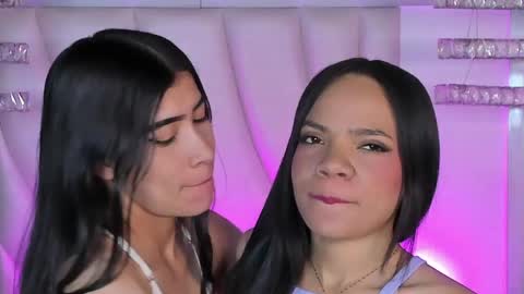 Snapshot of siara_lewis_ chatting on May 26, 11:34 pm Siara and Zoe tattoo online show from May 26, 11:34 pm