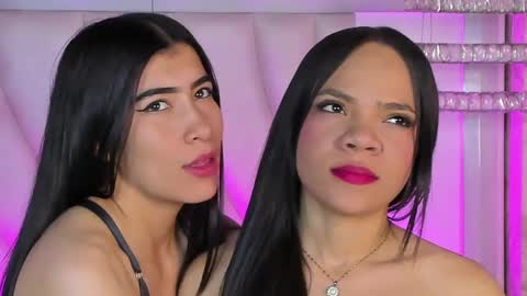 Snapshot of siara_lewis_ chatting on May 28, 1:25 am Siara and Zoe tattoo online show from May 28, 1:25 am